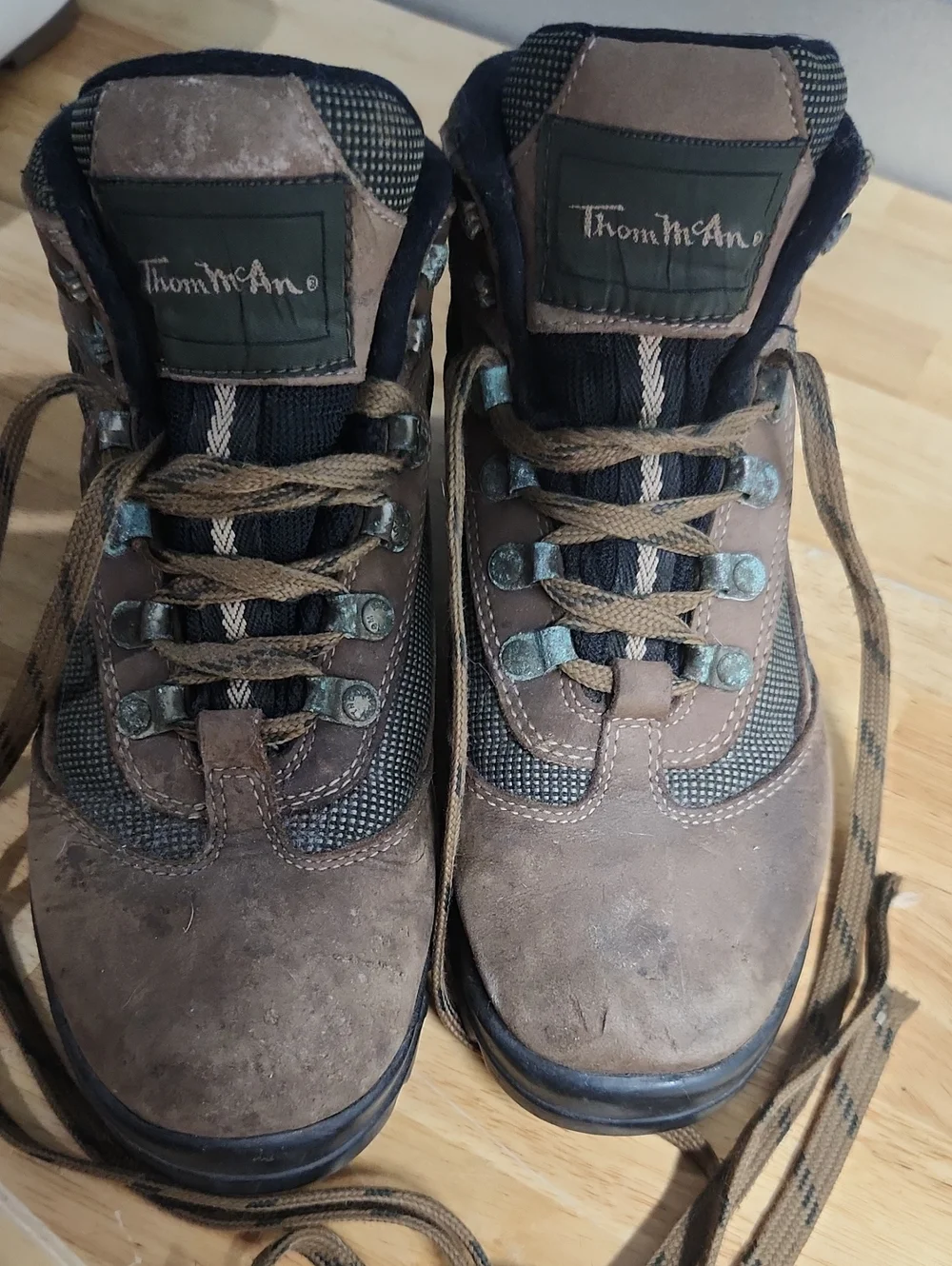 Thom McAn Brown Suede Hiking Boots with Dark Green Tongue